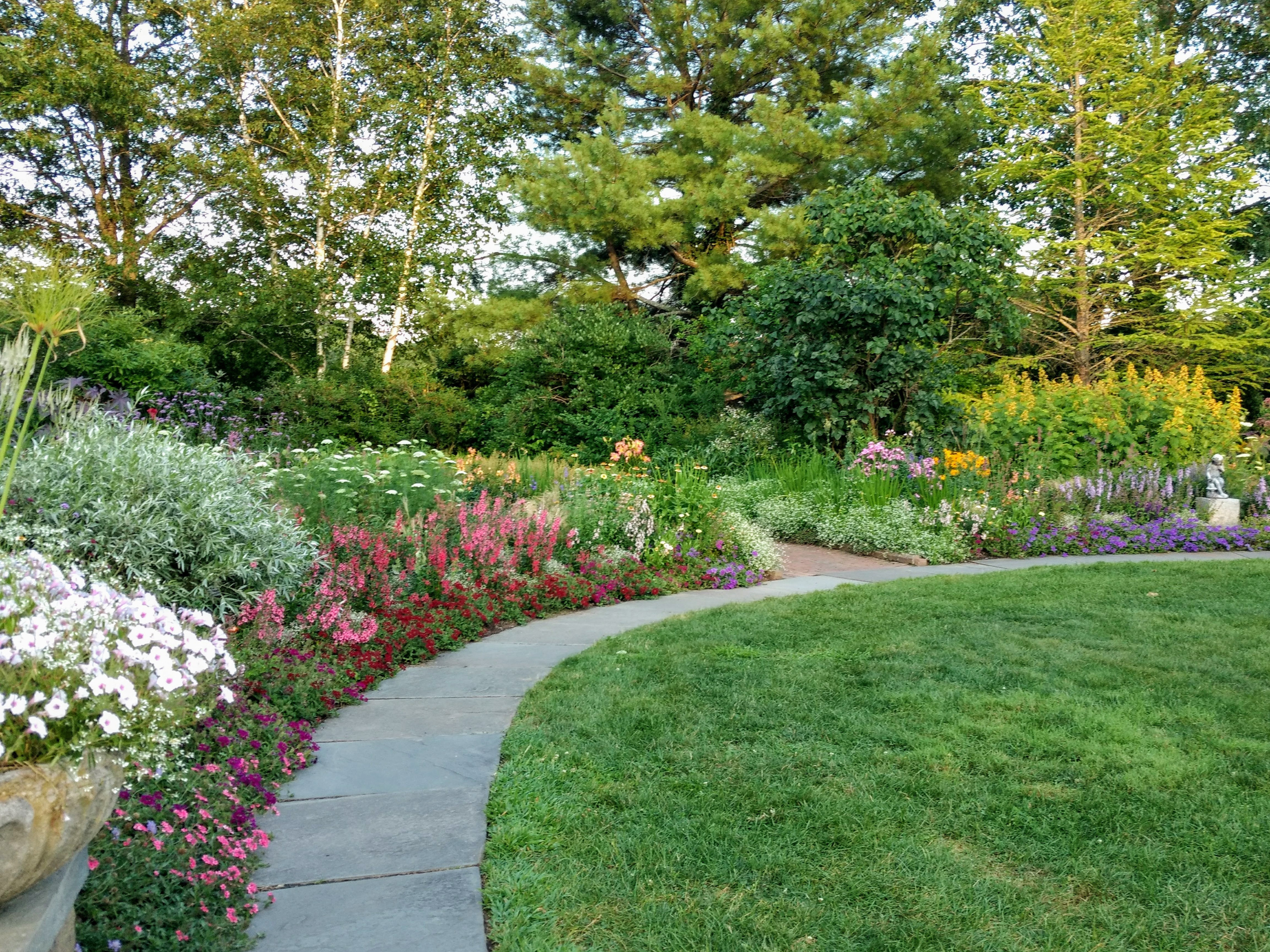 Благоустройство участка частного дома в Ноябрьске и Ямало-Ненецком автономном округе